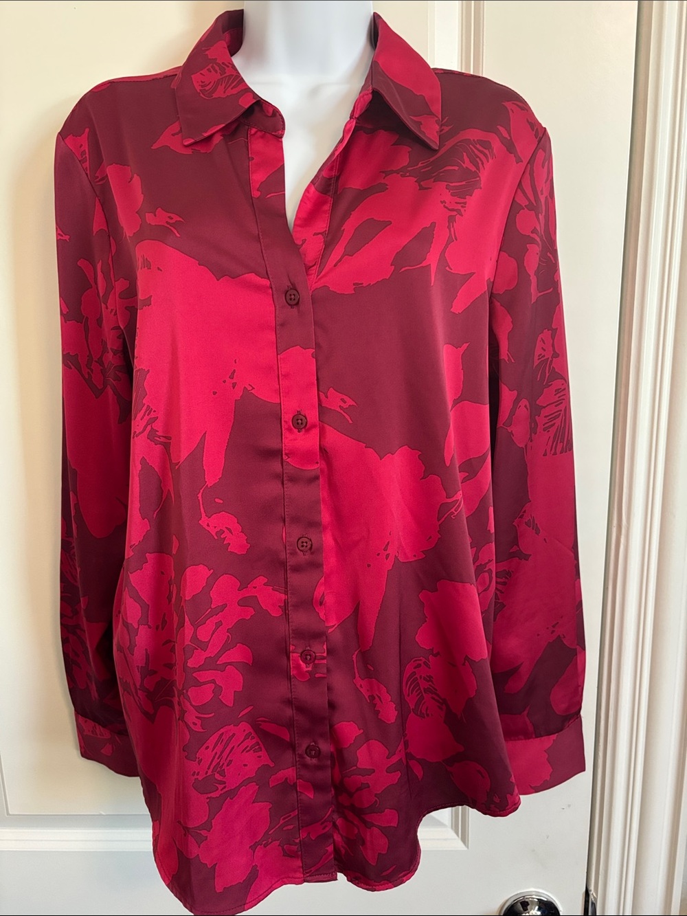 Maison d’Amelie Silky Red Floral Button-Up Blouse M #68T